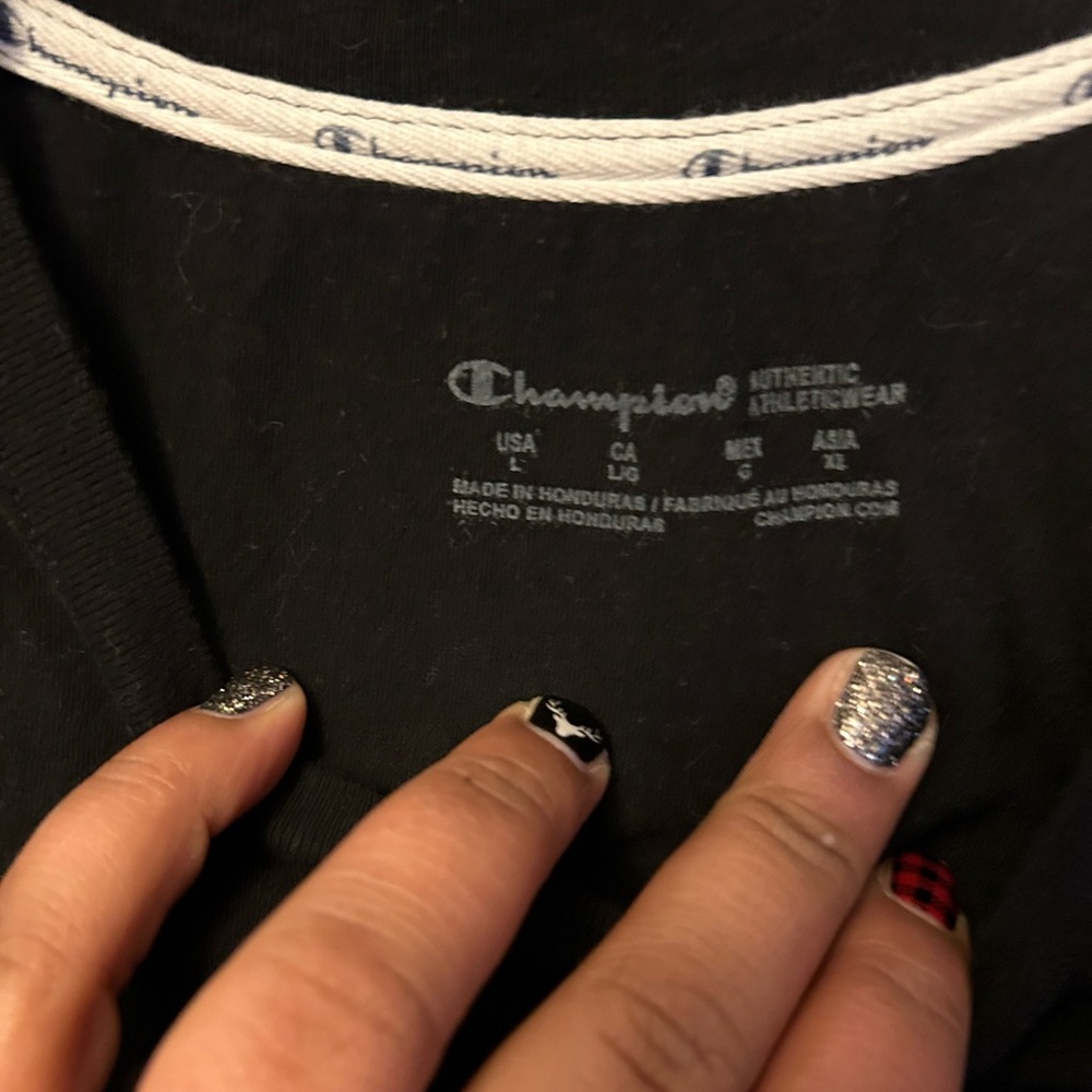 BLACK CHAMPION SMILEY PATCH TEE - Picture 4 of 7